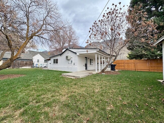 Building Photo - 330-332 S 1080 E