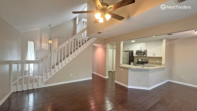 Building Photo - Large Updated Townhome in Argyle Forest!