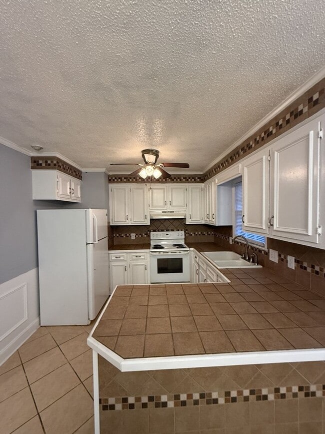 Building Photo - Corner lot in Friarsgate