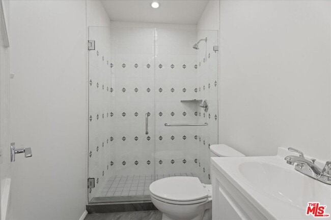 Building Photo - 205 S Reeves Dr