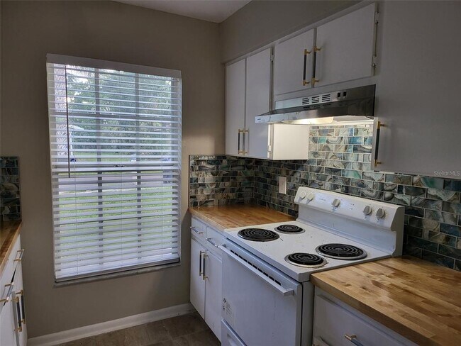 Building Photo - 2608 E 9th Ave