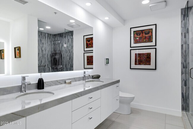 Building Photo - 7137 E Rancho Vista Dr