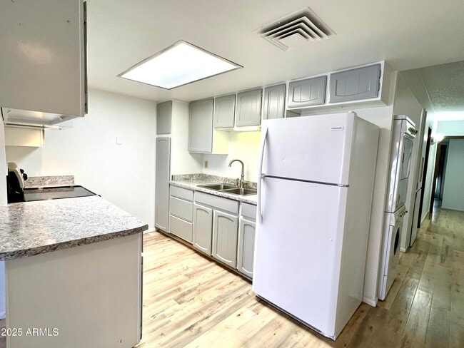 Building Photo - 6818 N 35th Ave