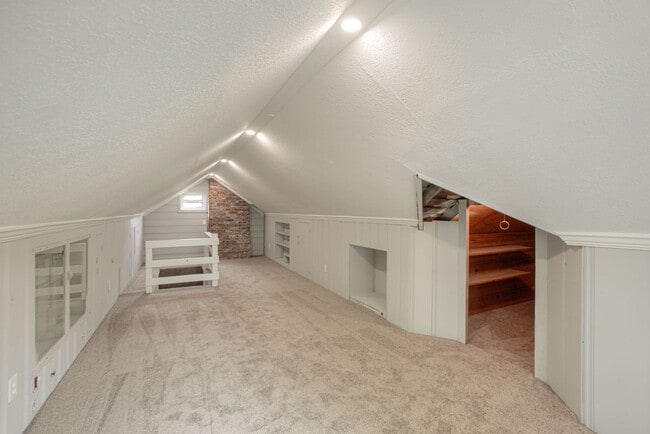 Building Photo - 1020 S 55th St