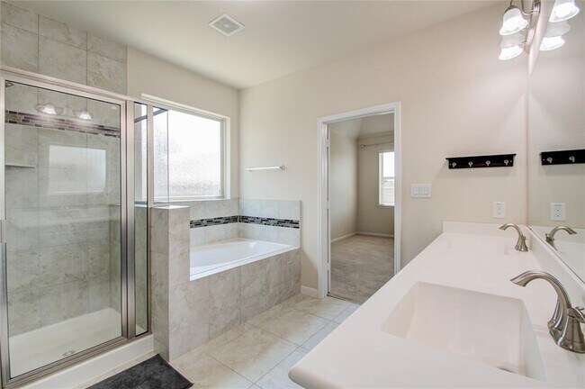 Building Photo - 24019 Via Viale Dr