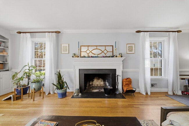 Building Photo - 1402 Trouville Ave