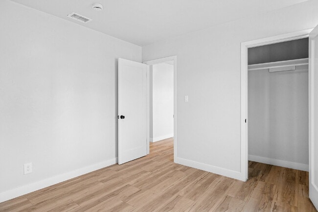 Building Photo - ***OPEN HOUSE - Friday 8/29 - 4-6pm***