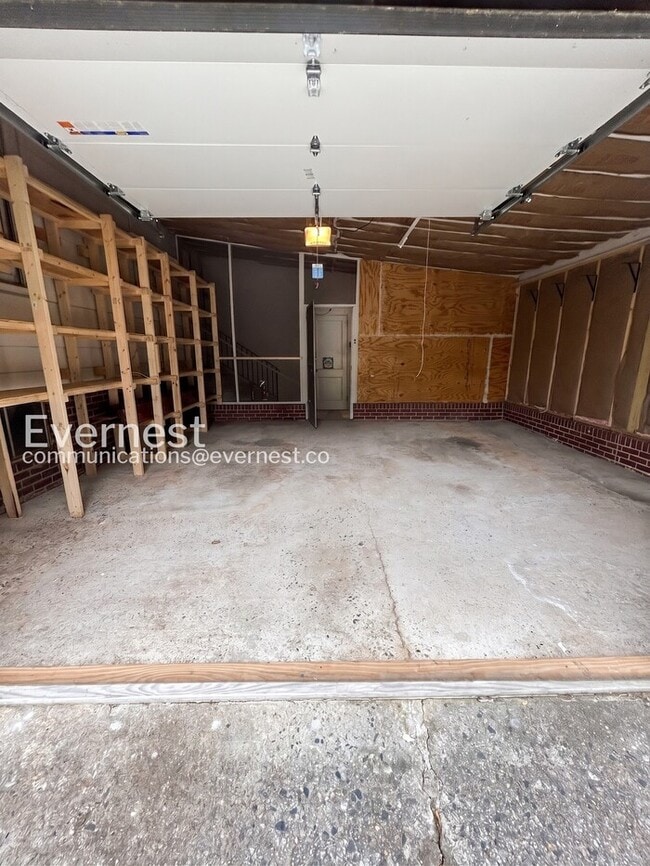 Building Photo - 433 Holt Ave