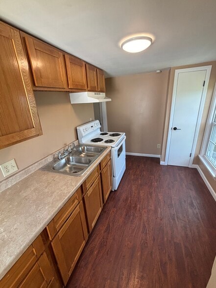 Kitchen - 257 W 1st St