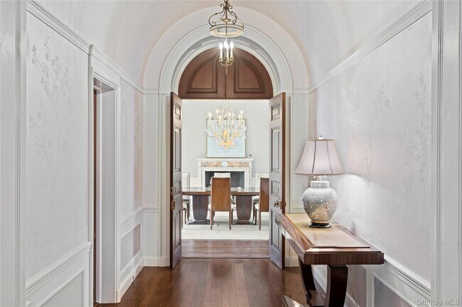 Building Photo - 393 Oyster Bay Road