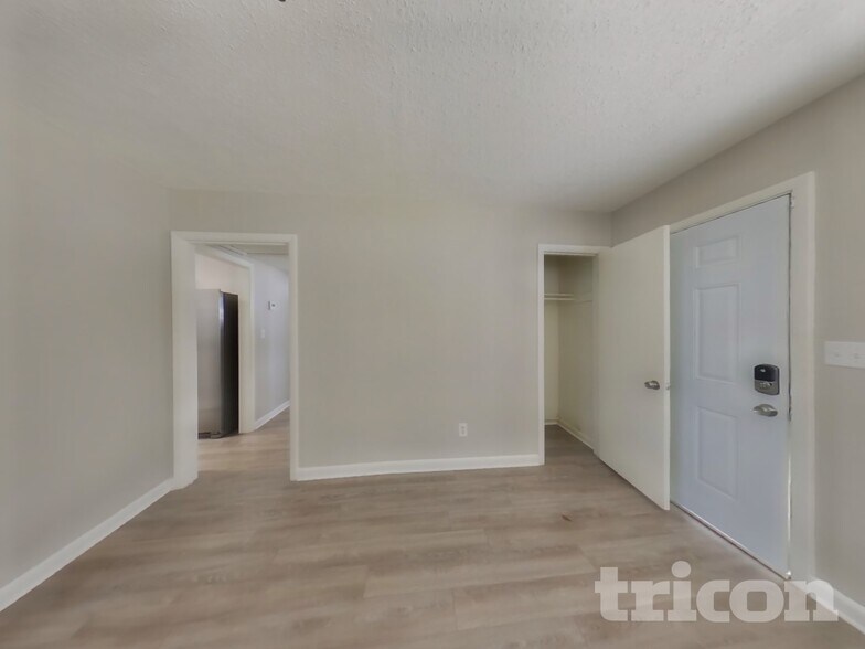 Building Photo - 2703 Arlex Dr E