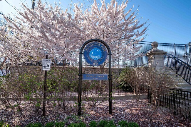 Building Photo - 620 38th St