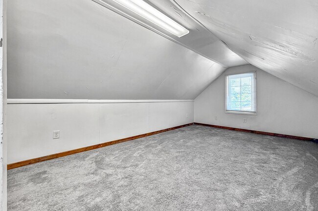 Building Photo - 102/104 Riverside