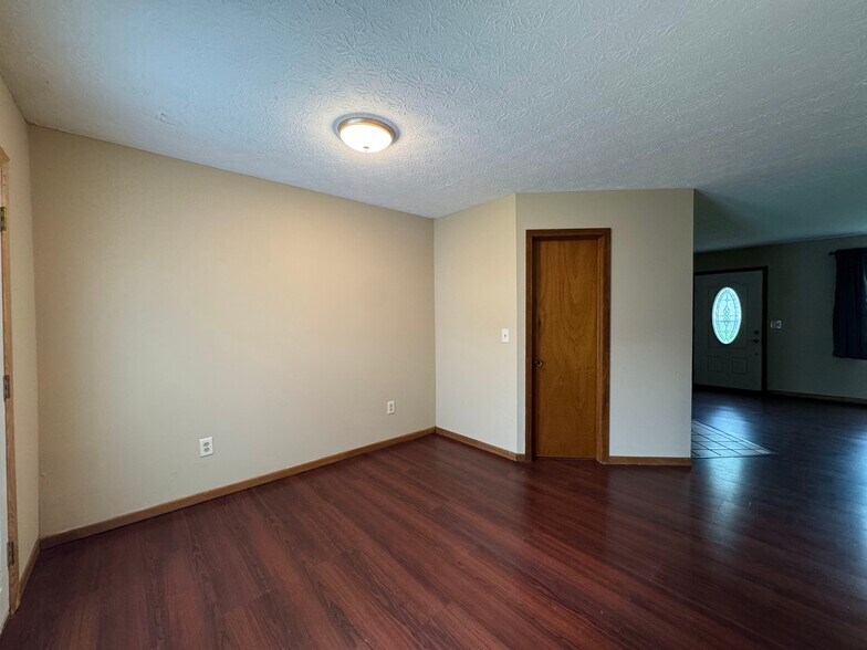 Building Photo - 307 Cross Wind Dr