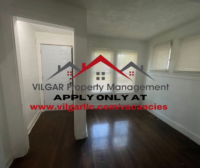 Building Photo - Spacious & Smart Layout! 3-bedroom, 1-bath...