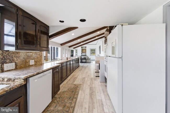 Building Photo - 11641 Glen Rd