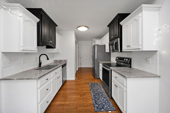 Building Photo - 1125 Oak St