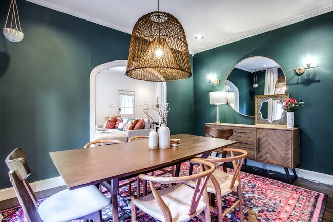 Building Photo - Beautiful home nestled in the heart of the coveted M - Street Neighborhood!