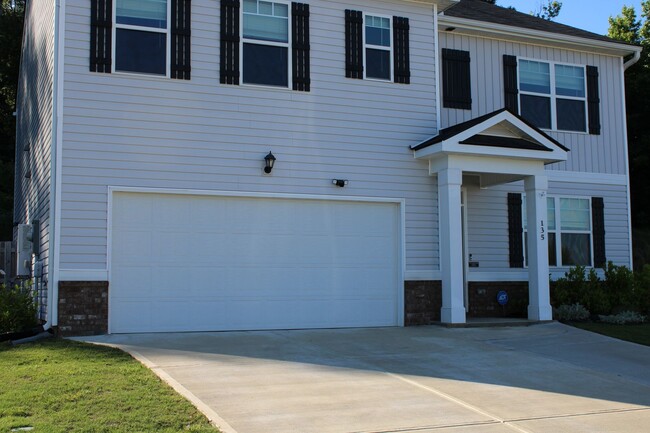 Building Photo - Awesome 5 Bedroom Home in North Augusta