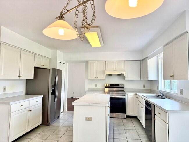 Building Photo - 2341 Timbercrest Ct