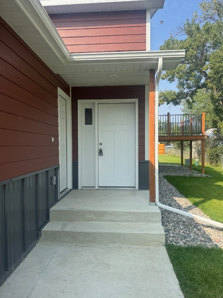 Building Photo - 504 Elm Ave