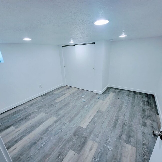 Building Photo - Great Value for Unique Renovated Midvale Home!