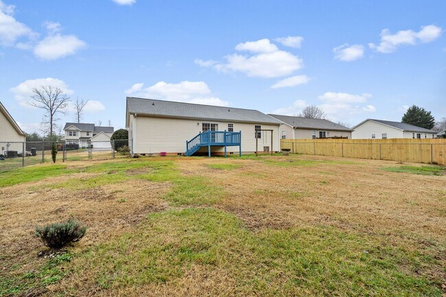 Building Photo - Amazing Home on Large Lot/3-BD 2-BTH in Ly...
