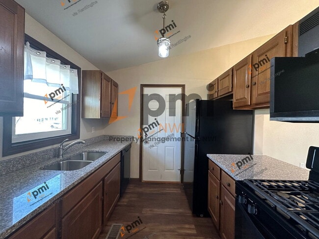 Building Photo - 404 Saginaw Dr