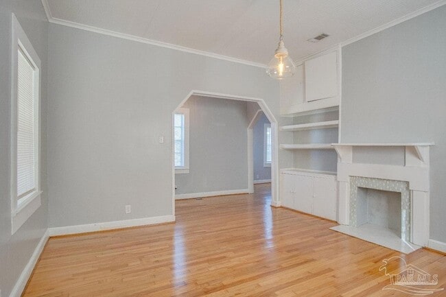 Building Photo - 618 N B St