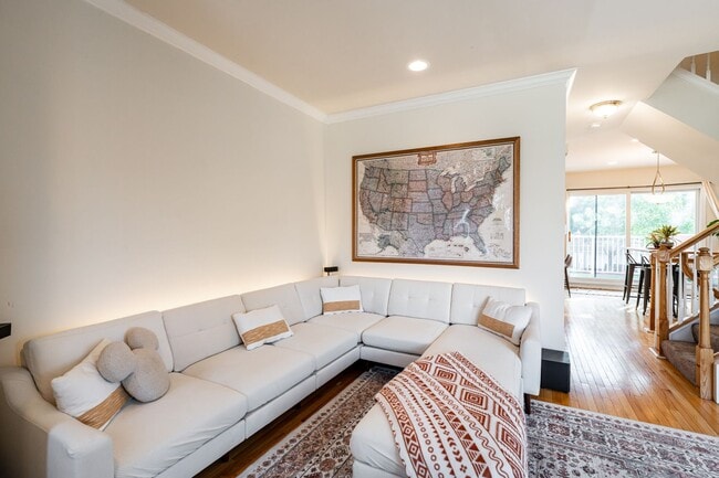 Building Photo - Live steps from Lake Michigan in this spac...