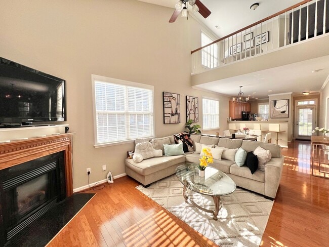 Building Photo - Beautiful 3BD, 2.5BA Raleigh Townhome in t...