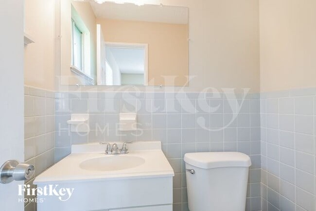 Building Photo - 580 Moule Dr