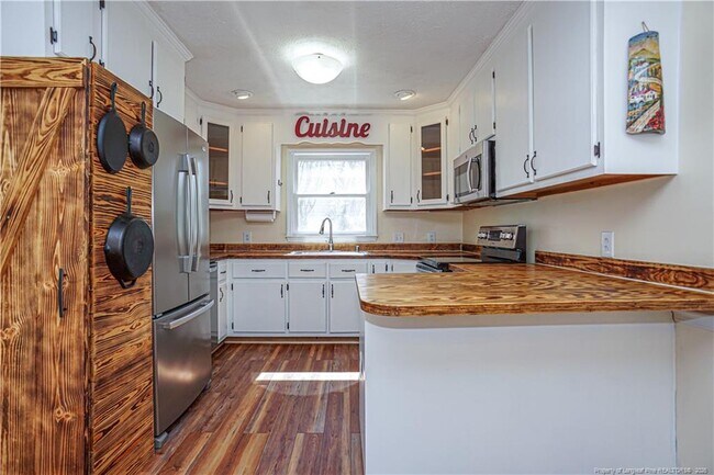 Building Photo - 184 E 12 Oaks Rd