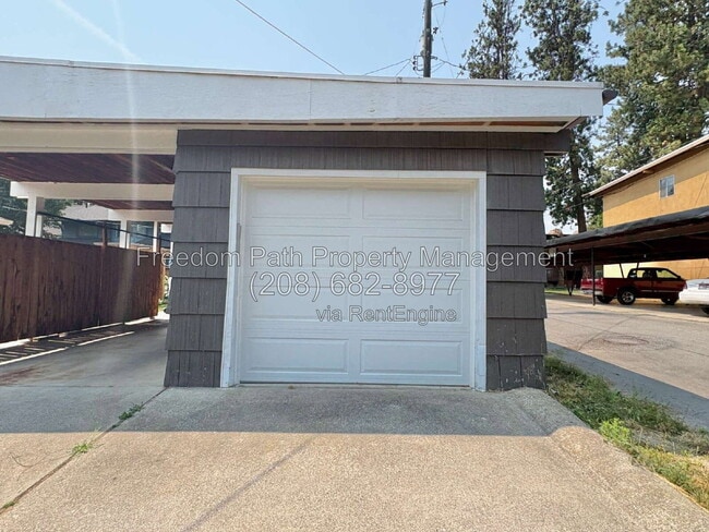 Building Photo - 421 S 11th St