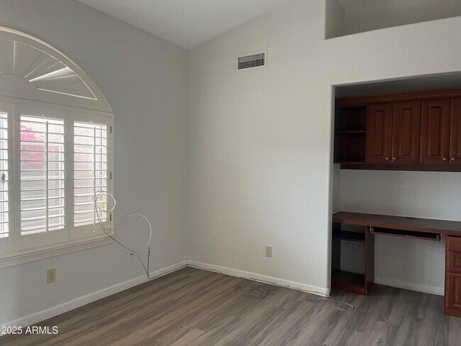 Building Photo - 9440 E Palm Tree Dr