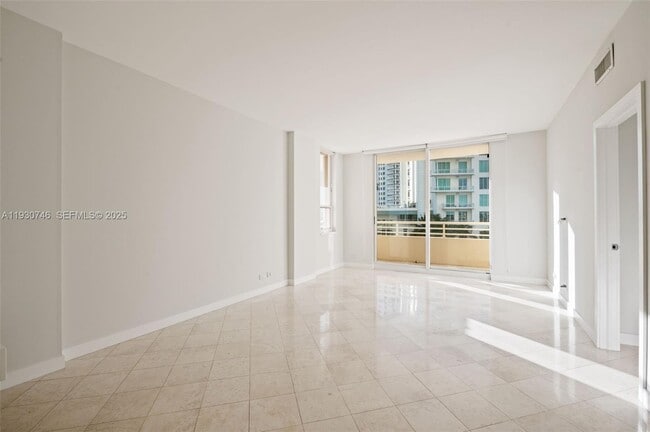 Building Photo - 888 Brickell Key Dr