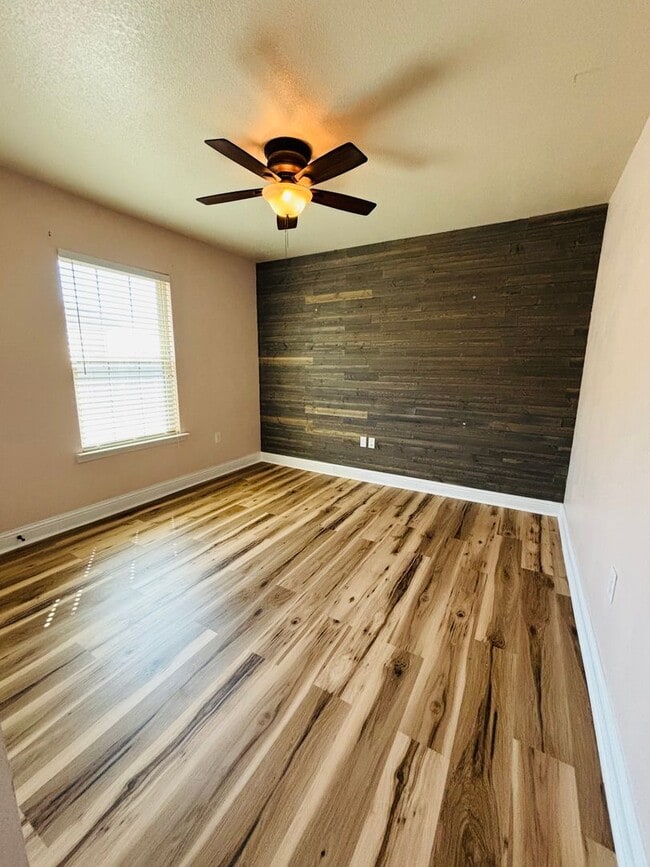 Building Photo - 505 Almond Tree Ln