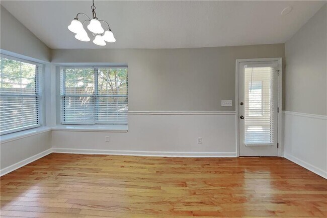 Building Photo - 345 E Willow Run