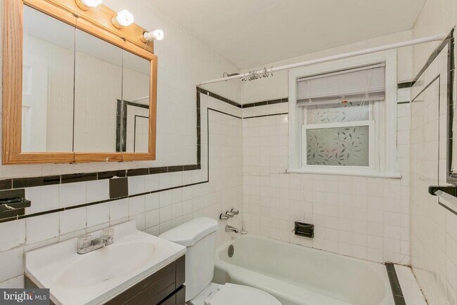 Building Photo - 908 Prospect St