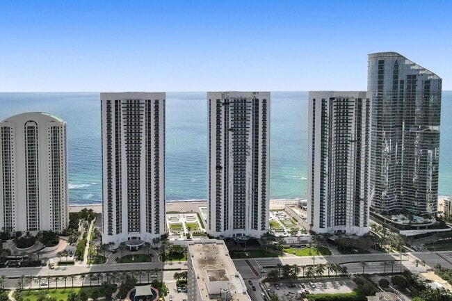 Building Photo - 16001 Collins Ave