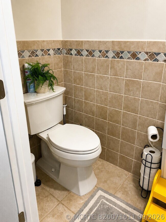 Building Photo - 6723 Via Regina