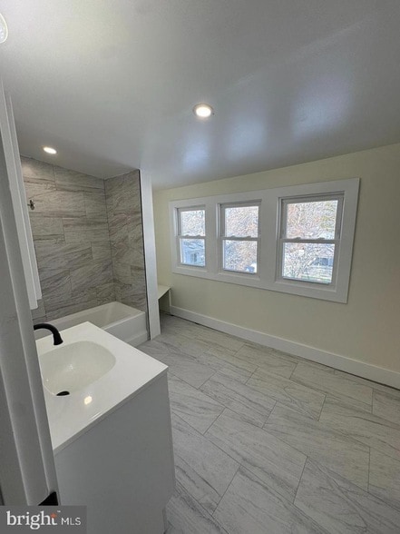 Building Photo - 11 Gentian St