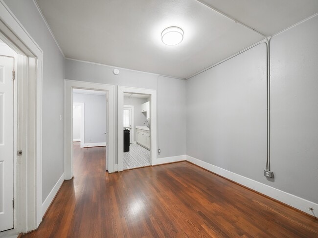 Building Photo - 2411 Dunlavy St