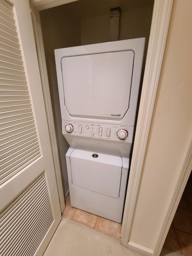 Building Photo - Spacious One Bedroom in Downtown Menlo Park