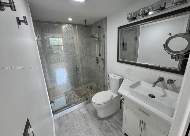 Building Photo - 14415 N Kendall Dr