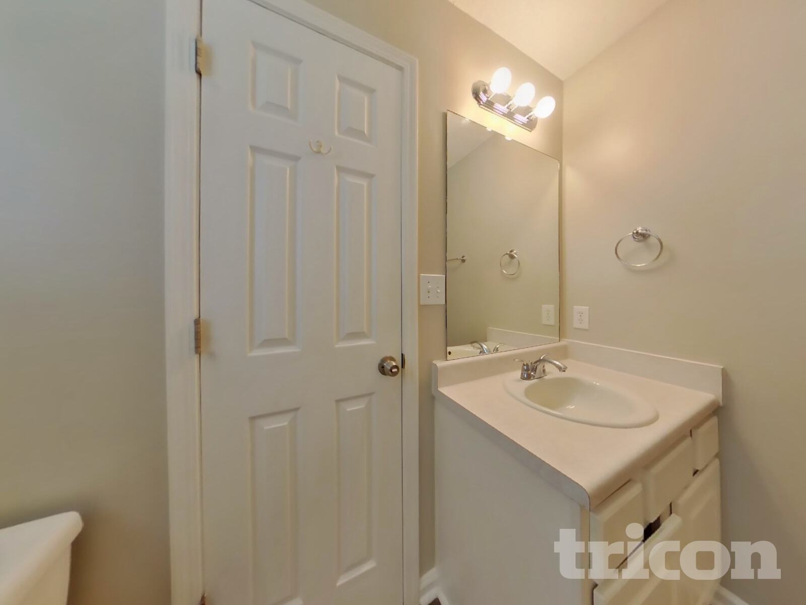 Building Photo - 1053 Abercorn Way