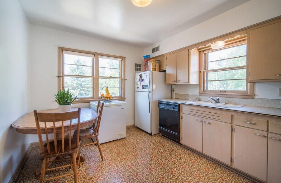 Building Photo - 7936 W Becher St