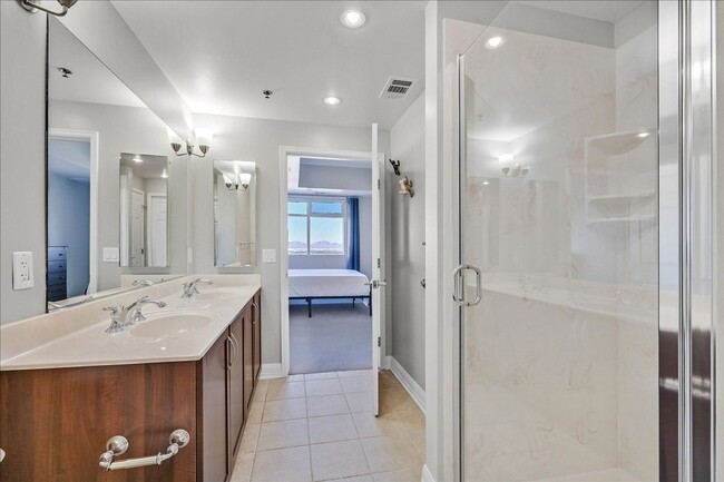 Building Photo - Luxury High-Rise Condo on Downtown Fremont Street!