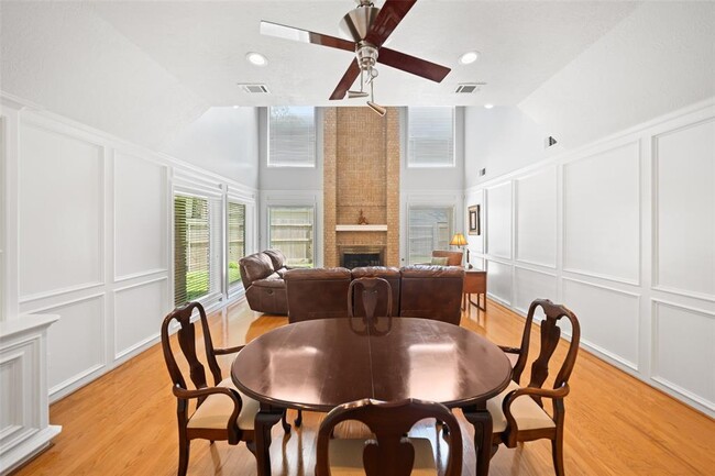 Building Photo - 6923 Mossridge Dr