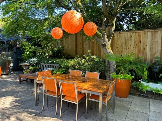 Building Photo - 4Bd/1.75Ba Seattle House